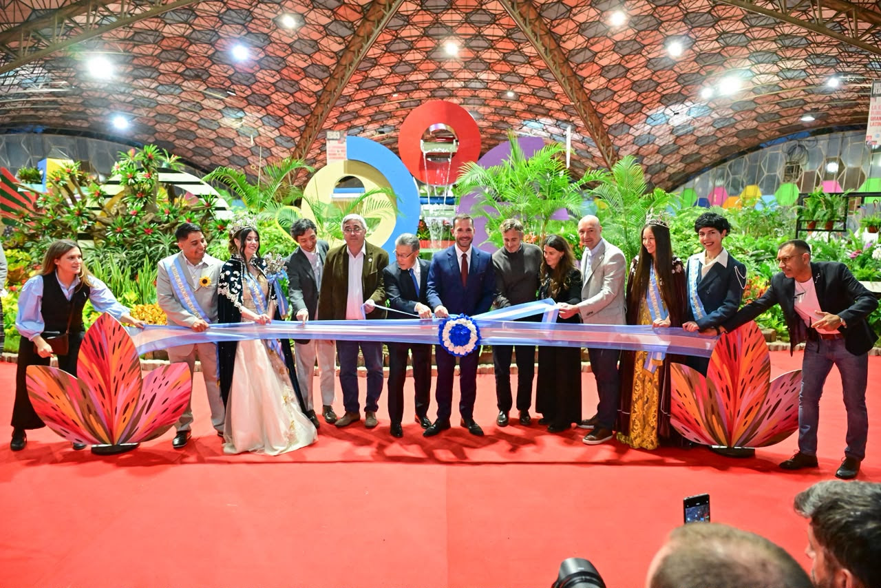 NOTICIAS ESCOBAR: COMENZO LA 63&deg; FIESTA NACIONAL DE LA FLOR :UNA CITA CON LA MEJOR FLORICULTURA DEL PAIS Y GRANDES ESPECTACULOS